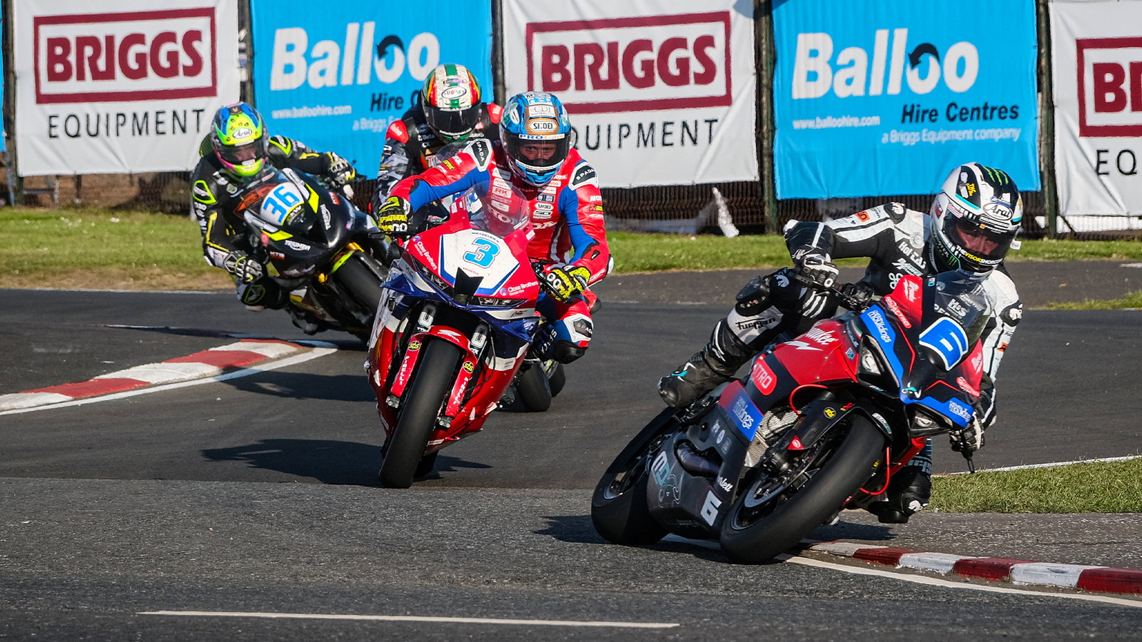 Michael Dunlop leads Dean Harrison, 2025 North West 200.